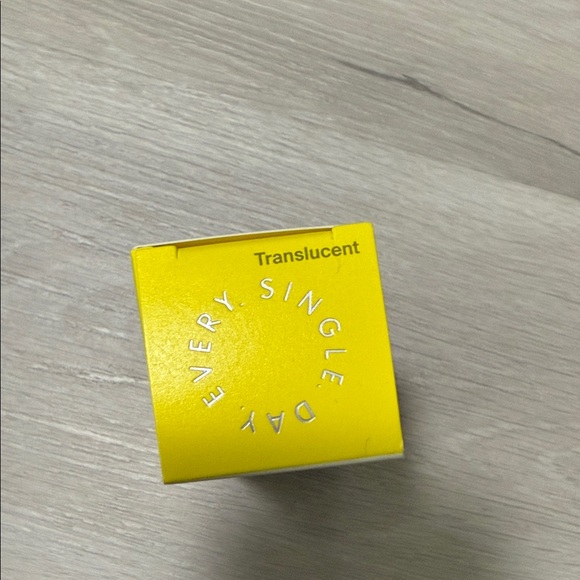 Supergoop! (Re)setting Mineral Powder SPF 35 - Picture 2 of 3